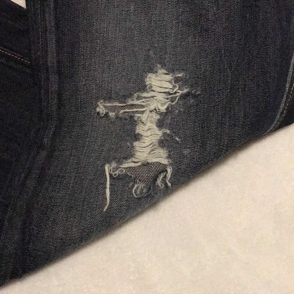 Stylish Ripped Jeans - Picture 4 of 4